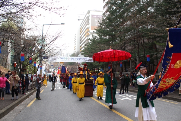 2017년도 궁중문화제 중 어가행렬 모습