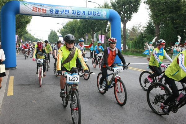 지난해 펼쳐진 제6회 자전거 대행진.