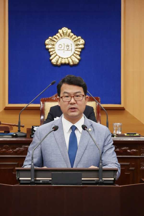 강북구의회 구본승 의원이 5일 열린 제266회 정례회 제2차 본회의에서 5분 발언을 하고 있다.