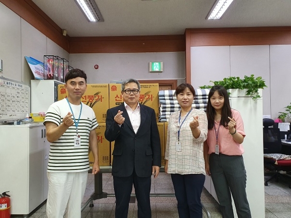 인천 연수구 옥련2동행정복지센터(동장 박노신)에서는 지난 14일 관내 통합사례관리대상 8세대에게 하절기 냉방용품을 전달했다.