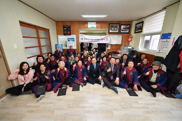 포천시는 지난 9일 찾아가는 어르신 행복교실 ‘2019년 포천시 은빛아카데미 제3기 수료식’을 개최했다.