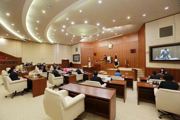 의정부시의회는 19일 오전 11시 제295회 임시회 제2차 본회의를 끝으로 11일간의 의사일정을 마무리하고 폐회했다.