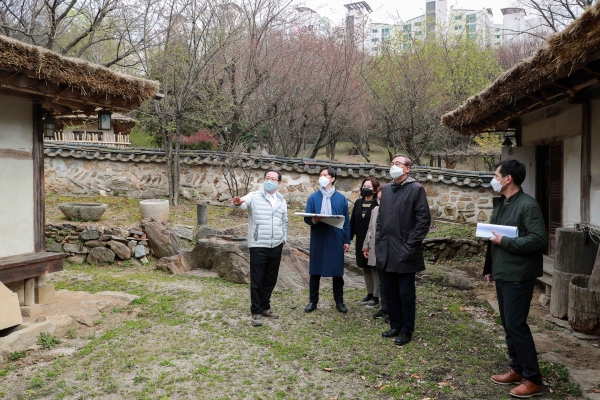 남양주시는 27일 '남양주 궁집'에서 ‘남양주 궁집 기본계획 수립용역 중간보고회’를 개최했다.