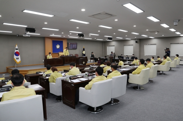 강북구의회가 코로나19 조기 극복을 위해 해외연수비 전액을 반납하기로 결정했다.