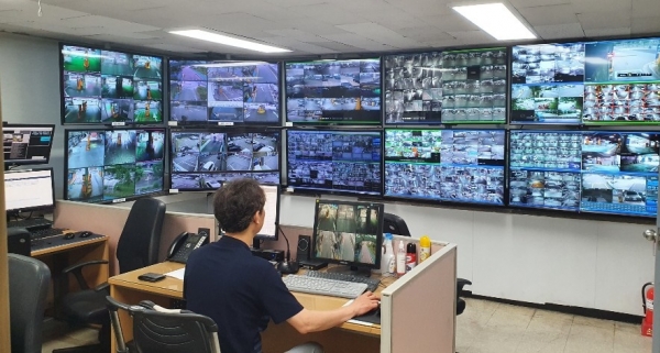 성동구도시관리공단은 고객의 안전한 공영주차장 이용을 위해 ‘실시간 통합 CCTV 모니터링’(CCTV 통합솔루션)을 시행한다. 