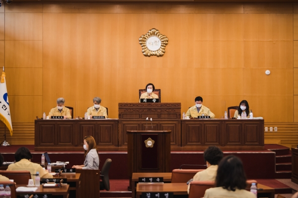 광진구의회(의장 박삼례)는 지난 24일 제238회 임시회 제1차 본회의를 열었다.