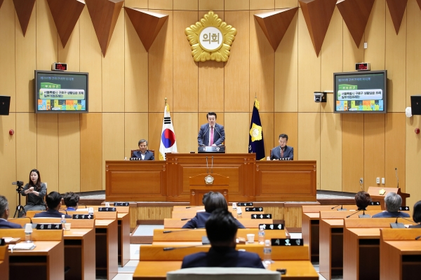 구로구의회(의장 박동웅)는 15일 제296회 임시회를 개회하고 18일까지 총 4일간의 의정활동에 들어간다.