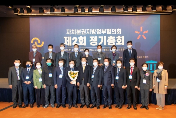 인천 서구는 지난 20일부터 21일까지 열린 ‘2020 제2회 자치분권 포럼’에 참가, 자치분권 실현을 위한 전국 지방정부의 우수 정책 사례 공유와 토론의 장에 함께했다.