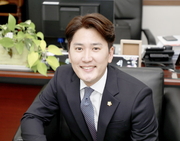 마포구의회 이 민 석 예산결산특별위원장