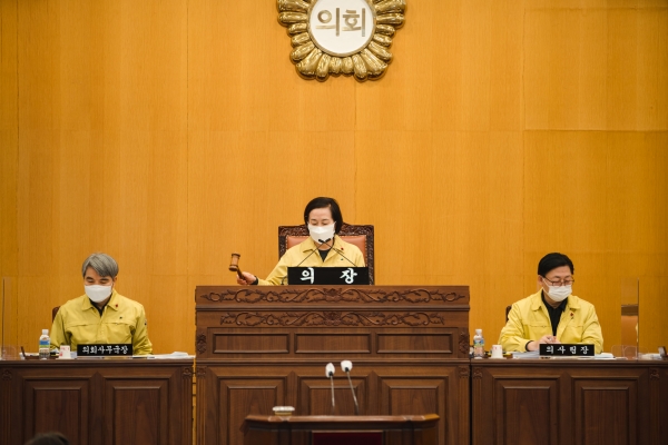 광진구의회(의장 박삼례)가 지난 18일 열린 제3차 본회의를 끝으로 24일간의 제240회 정례회 일정을 모두 마무리 했다.