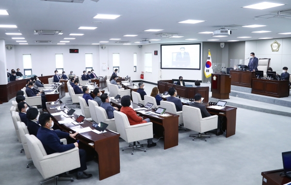 송파구의회(의장 이황수)는 지난16일 제283회 임시회 제1차 본회의를 열었다.