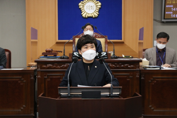 강북구의회 김명희 의원이 지난달 25일 제242회 임시회 제2차 본회의에서 ‘코로나19 백신 접종 계획 설명 및 정확한 안내가 필요하다’는 주장으로 5분 발언에 나섰다.