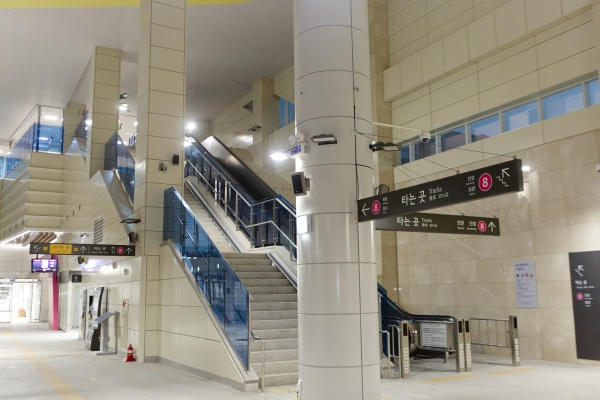 지하철 8호선 남위례역 역사내 모습.