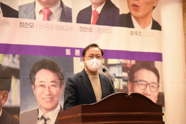 이날 포럼을 주최한 이명수 국회의원. / 김응구