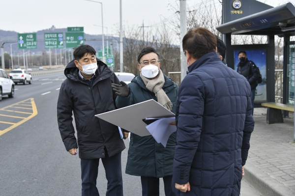 지난 5일 정하영 김포시장이 김포대로 고촌 신곡사거리~서울 개화역 방향으로 설치된 버스전용차로 현장을 점검했다.