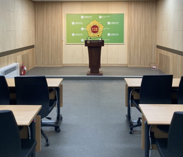 서소문청사 2동 2층에 새롭게 단장한 서울시의회 기자실 모습.