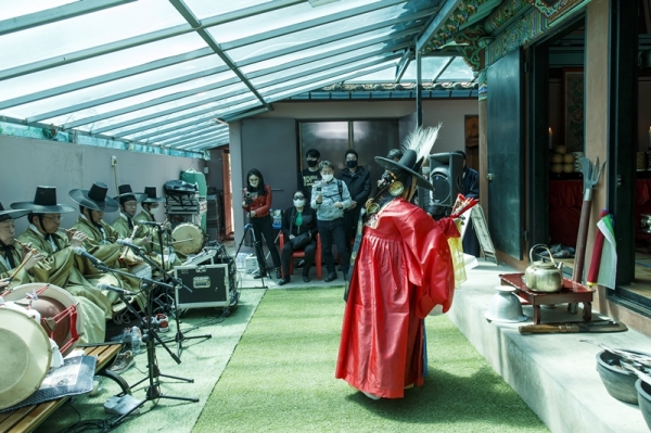 마포구(구청장 유동균)는 지난 16일 창전동 부군당에서 ‘2022년 밤섬 부군당제’를 개최했다.