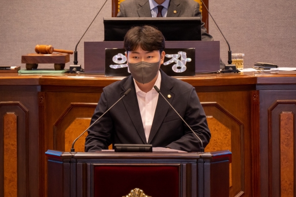 강남구의회(의장 김형대) 우종혁 의원(삼성1,2동, 대치2동)은 제 307회 임시회 제1차 본회의에서 5분 발언을 하고 있다.
