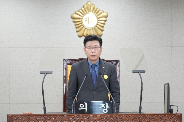 노원구의회가 18일 제276회 정례회를 개최했다. 김준성 의장이 개회사를 전하고 있다.