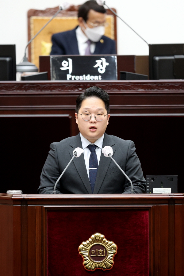 5분자유발언을 하고 있는 김대영 의원.
