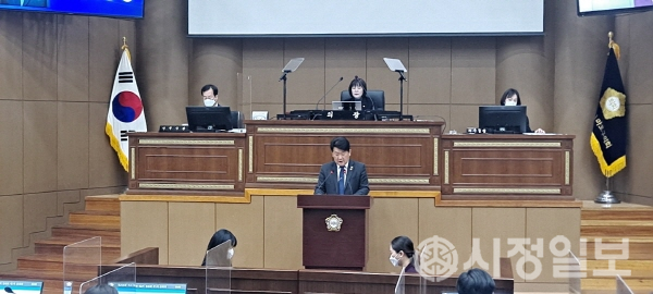 마포구의회 제259회 정례회 제1차 본회의에서 강동오 의원이 5분 발언을 하는 모습