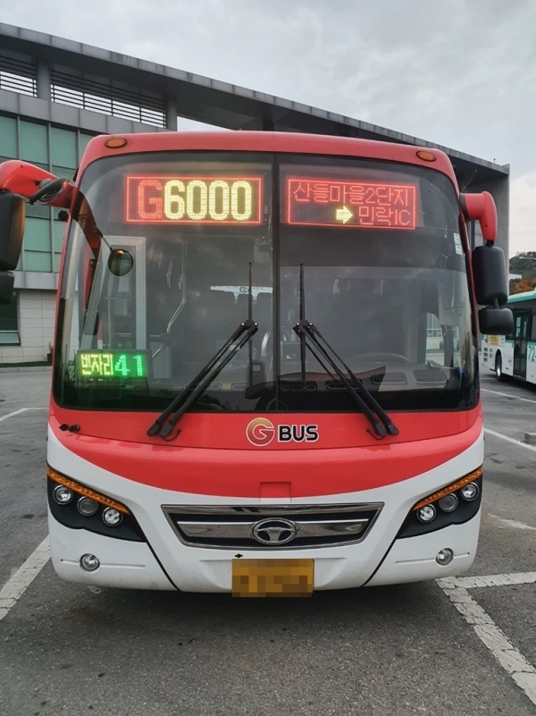 의정부시는 오는 26일부터 광역버스 입석대책으로 의정부~잠실광역환승센터 간 운행 중인 G6000번, G6100번 출퇴근 수요대응형(전세) 버스를 추가 운행한다