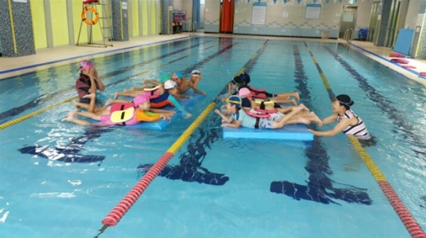 강동유소년스포츠센터는 ‘봄방학 수영특강’ 수강생 42명을 선착순 모집한다.