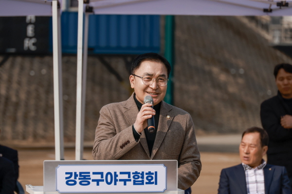 강동구의회 김남현 부의장이 지난 9일 강동구생활체육 야구리그 개막식 참석했다