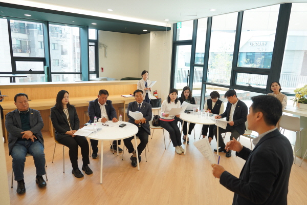동대문구의회 행정기획위원회가 지난 8일 DDM 청년창업센터 유니콘을 현장방문해 토론을 진행했다