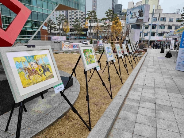 사진1. 지난해 개최된 아동권리 그리기 공모전 모습.jpg