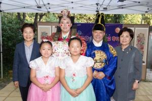 김미경 은평구청장, 은오교 축제서 다문화가정 격려