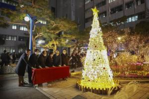 강북구, 희망과 행복의 크리스마스 트리 점등식 개최