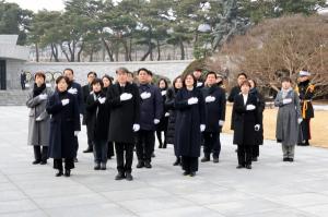동작구의회, 갑진년 새해 맞아 국립서울현충원 참배